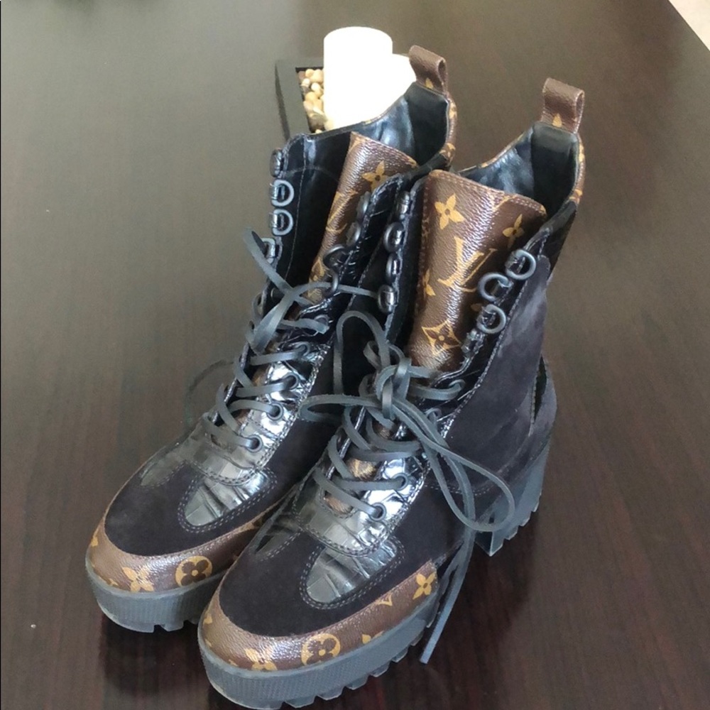 Louis Vuitton Boots
LAUREATE PLATFORM DESERT BOOT